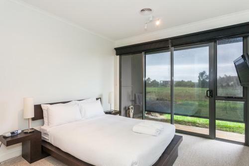 Beach & Golf Stays, Australia