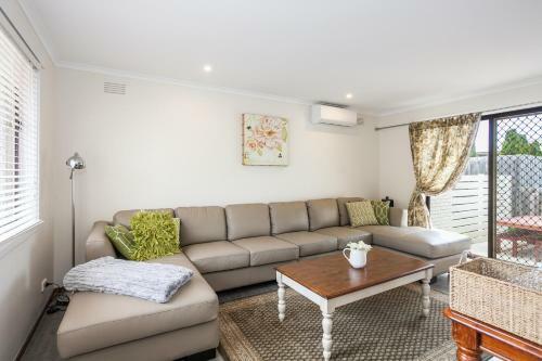 Torquay Retreats - Twentytwo Pride
