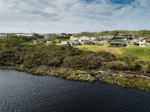 Arthur Riverfront And Sea Lodge Downstream