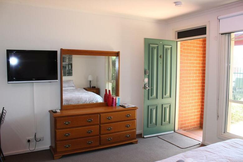 Hotel Australian Home Away @ Box Hill 2