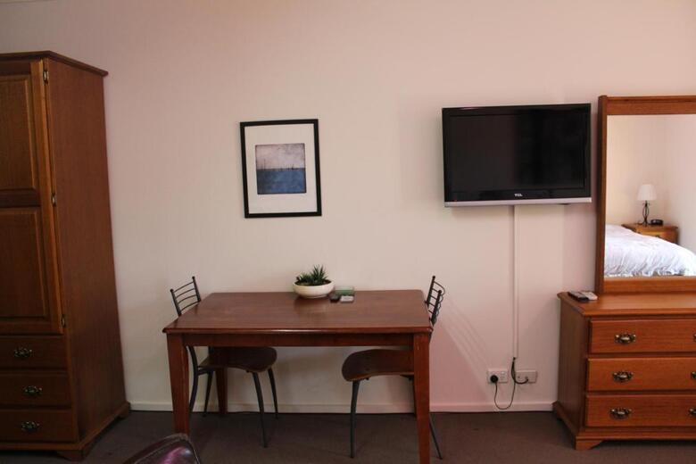 Hotel Australian Home Away @ Box Hill 2