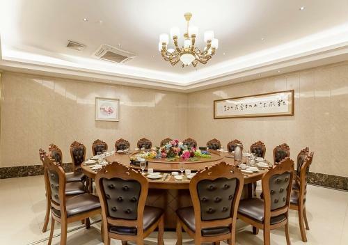 Fuqing Golden Eagle Days Hotel