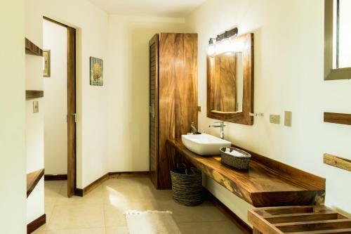 Hotel Cocobolo Beach Resort