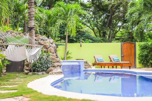 Casa Colibri, Very Unique 3 Bedroom, 3 Bath, Private Pool & More! Beach Walk