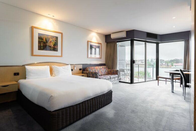 Hotel The Lakes Resort