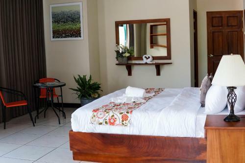 Hotel Puerta Del Cielo Quepos