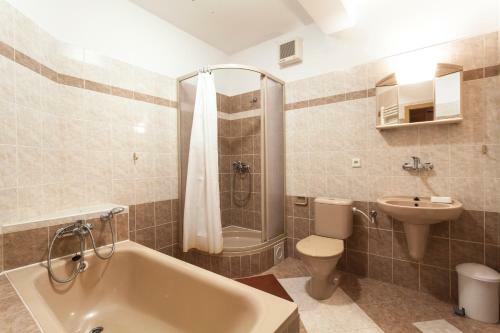 Hotel Adr?pach