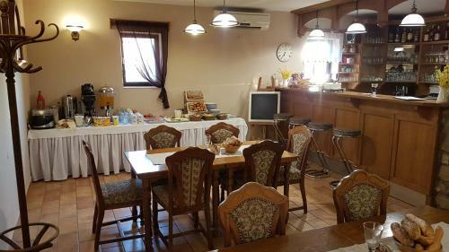 Hostal Penzion P?e?t?nice