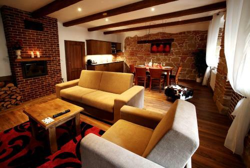 Apartments & Suites ?lut� Hru?ka
