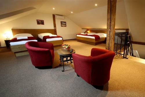 Apartments & Suites ?lut� Hru?ka