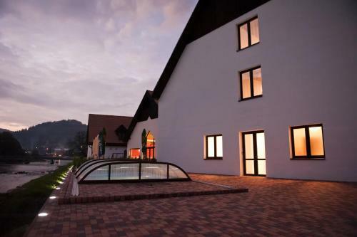 Hotel V�r