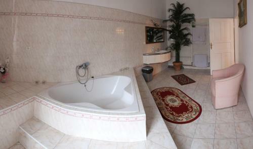 Apartamento Zamek Usobi