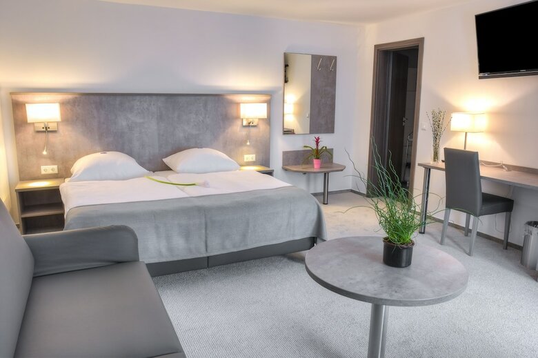 Fast Lane Hotel