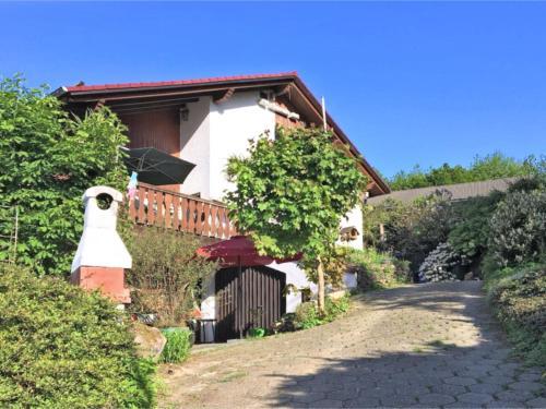 Cozy Apartment In Ellar With Garden