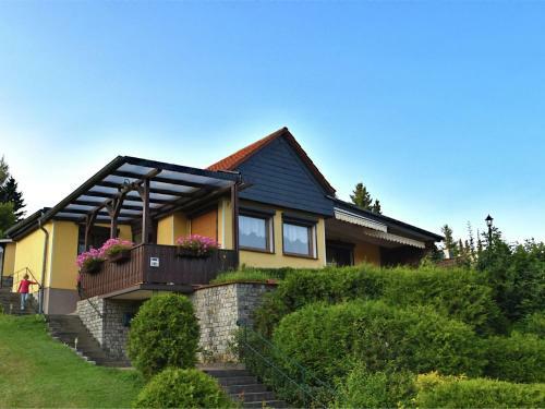 Cozy Holiday Home In Guntersberge With Lake View