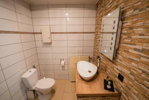 Hotel Weinschl��chen Im Weingut Roos