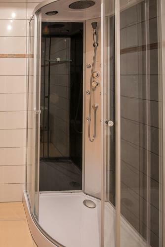 Hotel Weinschl��chen Im Weingut Roos