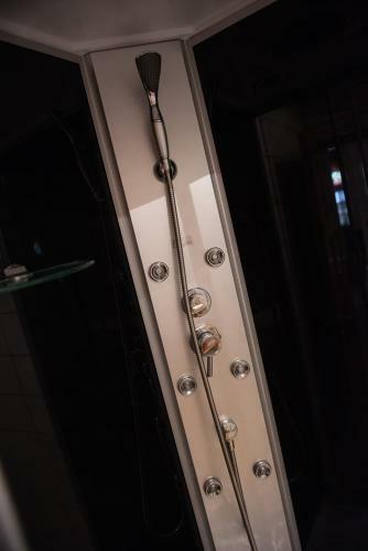 Hotel Weinschl��chen Im Weingut Roos