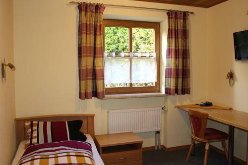 Hostal G�ste-haus R�sch