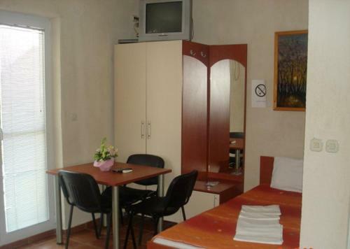 Hostal Apartments Dan Dar
