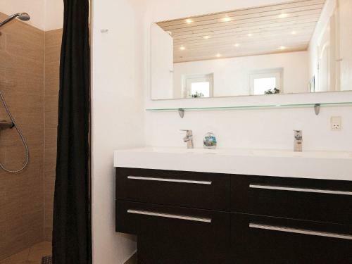 Four-bedroom Holiday Home In Eg�