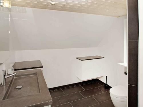 Two-bedroom Holiday Home In Hemmet 6