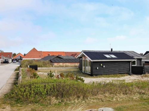 Two-bedroom Holiday Home In Henne 11