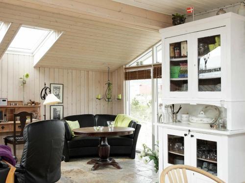 Two-bedroom Holiday Home In Henne 11
