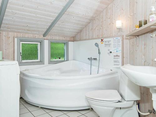 Three-bedroom Holiday Home In R�nde 1