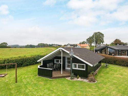 Three-bedroom Holiday Home In R�nde 1