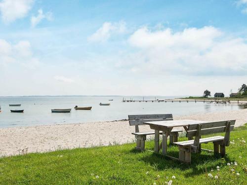 Three-bedroom Holiday Home In R�nde 1