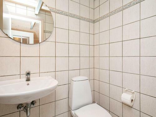 Three-bedroom Holiday Home In Ringk�bing 16