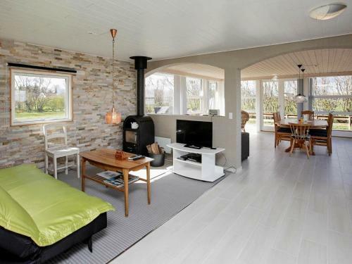 Two-bedroom Holiday Home In Vinderup 4