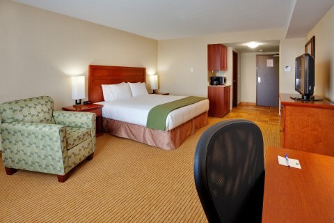 Holiday Inn Express Hotel & Suites Clarington - Bowmanville