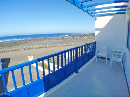 Front Beach House For Relax