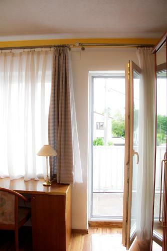 Chicken King's Rooms