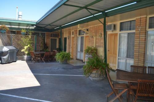 Tall Timbers Motel