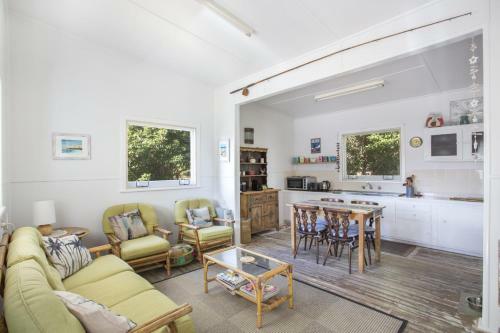 681 Murramarang Rd - Retro Beach Cottage