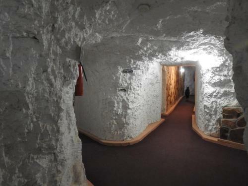 Motel White Cliffs Underground