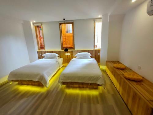Zhaoxing W Lodge