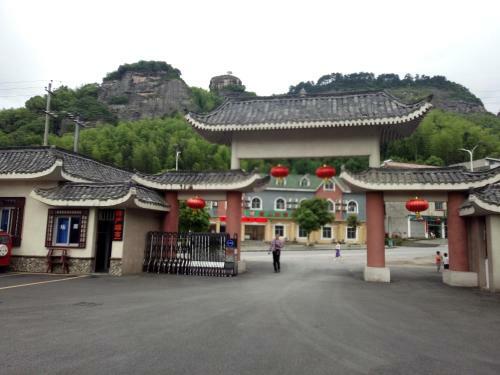 Lang Quan Holiday Hotel