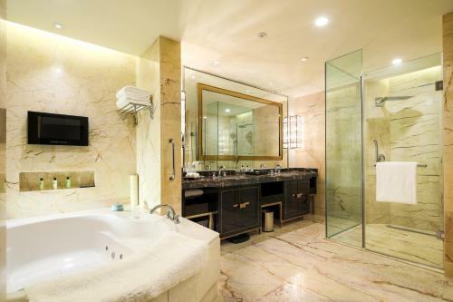 Hotel Intercontinental Sancha Lake
