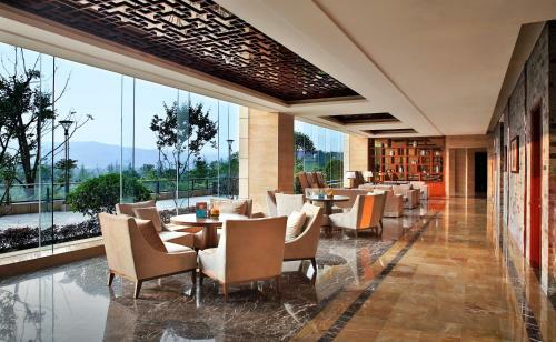 Hotel Intercontinental Sancha Lake
