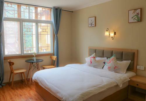 Hostal Xiaoshi Guesthouse