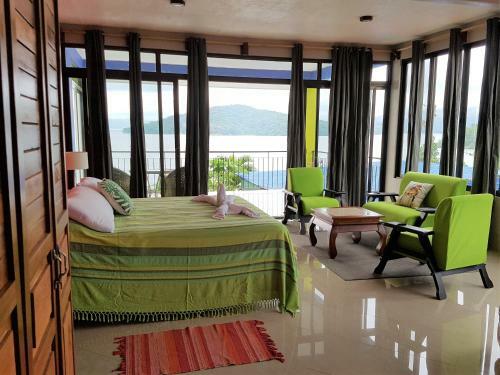 Hostal Bluebay Bugenvil Lake Lodge