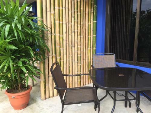 Hostal Bluebay Bugenvil Lake Lodge