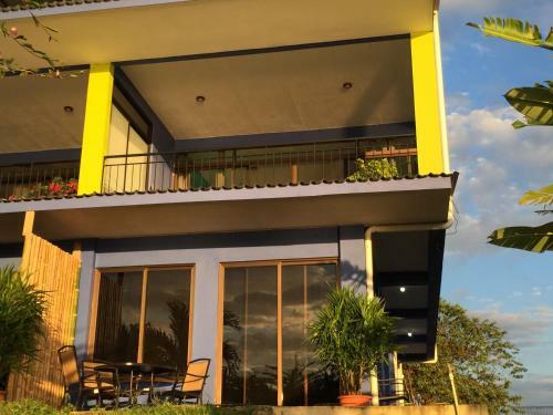 Hostal Bluebay Bugenvil Lake Lodge