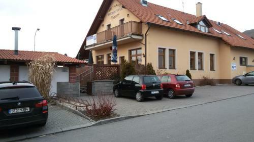 Hostal Restaurace - Penzion Bavorsk� Dv?r