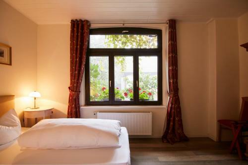 Hostal Heinrichs Winery Bed & Breakfast