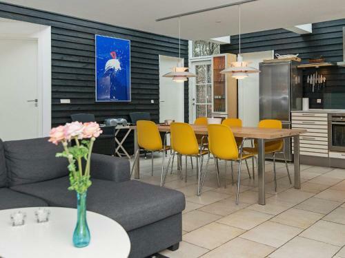 Four-bedroom Holiday Home In Glesborg 15